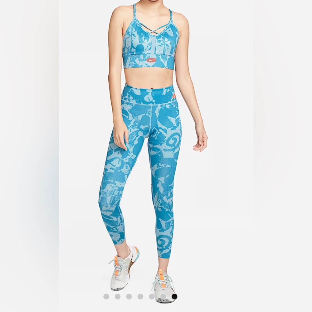 Blue Nike Icon Clash Leggings and Sports Bra
